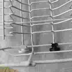 Clips + castor for dishwasher basket