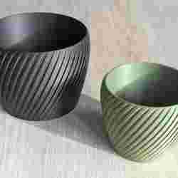 Diagonal ribbed planter