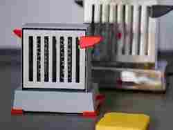 Calliper Holder for KÃ¼pper pegboard / MeÃschieber-Halter fÃ¼r KÃ¼pper-Lochwand