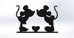 Mickey ve Minnie öpüşüyor