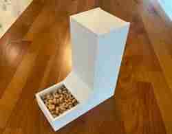 Otomatik kedi köpek besleyici