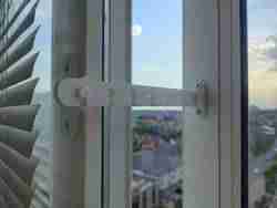 pencere durdurucu, kapı durdurucu.