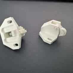 Snapper lock / catch lock for cabinets