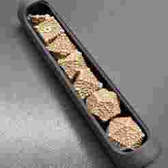 UNIQUE COMPACT ROLL DICE BOX