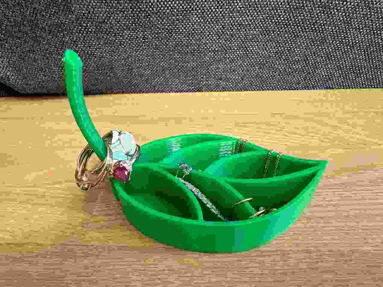 Porte-bijoux en forme de feuille