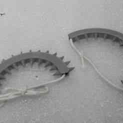 Half elastic spiked ring