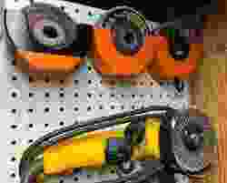 Kite Wing Tip with notch for elastic cord