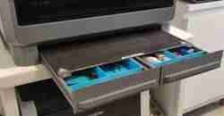 K2 PLUS – Soporte placas impresión + Bandejas / cajones